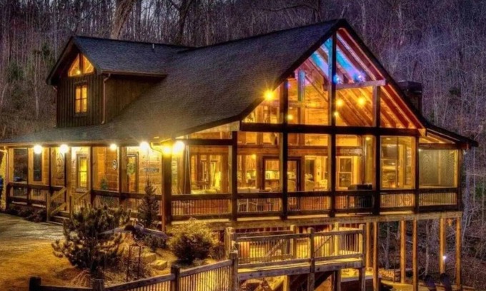 Morganton Cabina | MTN views, Hot Tub, King Beds