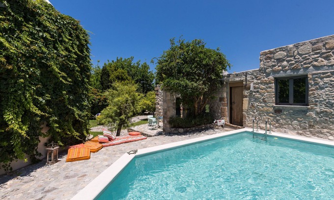 Pigi Villa | Casa de piedra Muazzo, una casa de cuento de hadas!
