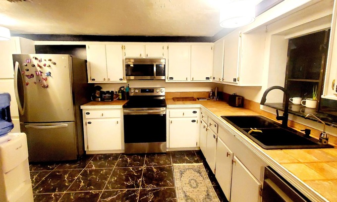 Land O' Lakes Casa | Much loved, cozy and spacious home on a spacious plot near Tampa, pet friendly!