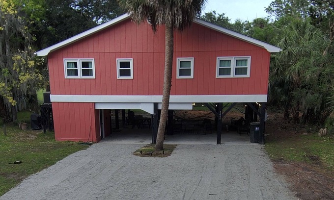 Edisto Island Casa | "MUCK IT"-QUINTESSENTIAL Edisto Beach House w/in Steps of Beach