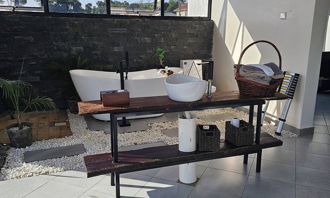Kampala Casa | Muguet by Ibiscot Enjoy luxury in the bush 1 Queen bed