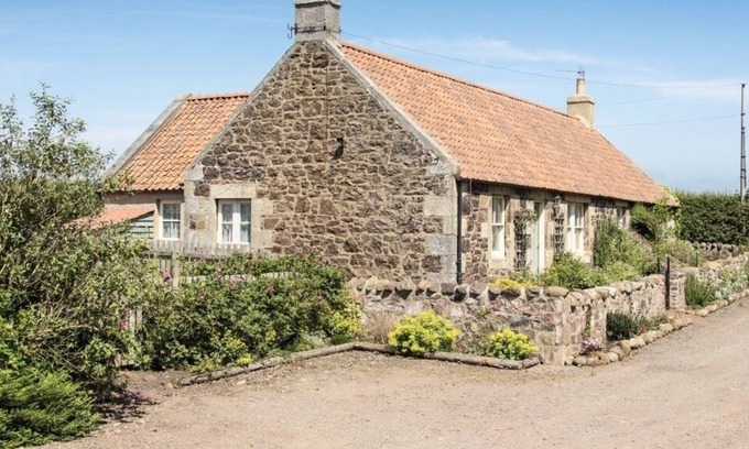 East Linton Cabaña | Muirlaw House: Delightful cottage sleeps 8 ideal for family groups