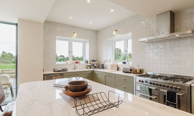 Malmesbury Casa | Mulberry Cottage 5BD in Wiltshire