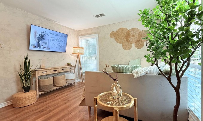 Abilene Casa | Mulberry Cottage - Downtown; Convention Center