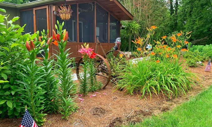 Kedron Cabaña | Mule Town Cottage, Historic Columbia TN. 3BR/2BA