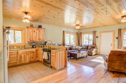 Island Park Casa | Muley Hollow by KABINO Fire Pit Grill SmartTV WiFi Washer Dryer