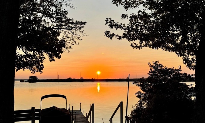 Bay View Casa | Multi-generation 1st fl Primary, close to Ohio's Vacaland attractions, fishing