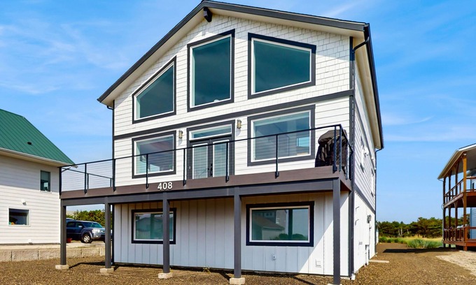 Westport Casa | Multi-level home w/beautiful ocean & sunset view, close to State parks & beach