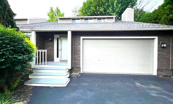 Sandusky Casa | Multi-level Large Home-minutes from Cedar Point!