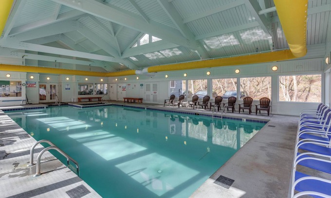 Basye Condominio | Multi-Level Mountain Stay w/ Pool