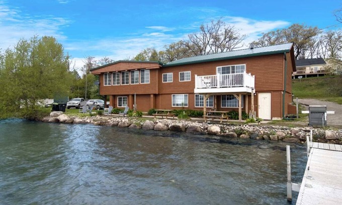 Mayfield Casa | Multi-unit with lake access