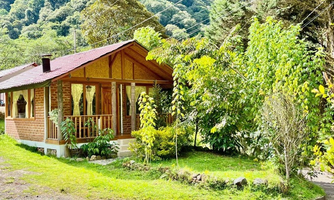 Baños de Agua Santa Cabina | Munay Wasi by Hospedaje Punztan 1-bedroom cabin in Baños de Agua Santa