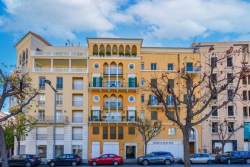 Gemmayzeh Apartamento | Mundo - Exquisite 2-BR W Balcony at Saifi Village