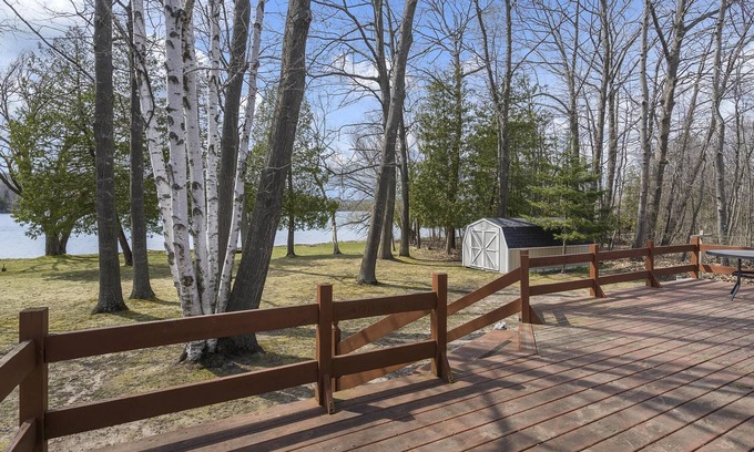 Levering Casa | Munro Lake House Central Location to Northern Michigan's Favorite Activities!
