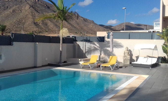 Los Puertos Chalet De Esquí | Atico de Lujo de Diseño Moderno, Vistas al Mar! LUXURY PENTHOUSE RELAX, SEAVIEWS