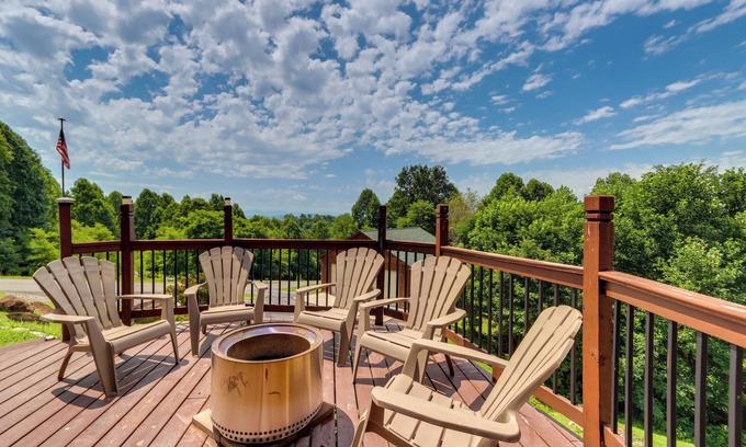 Murphy Cabina | Murphy Cabin w/ Fire Pit & Mountain Views!