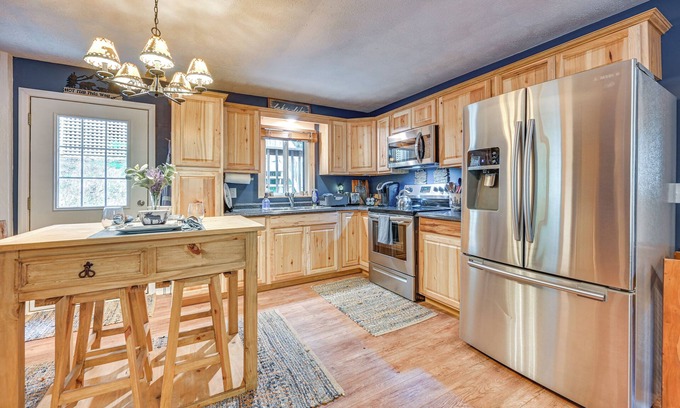 Almo Cabina | Murray Cabin w/ Hot Tub: Walk to Kentucky Lake!