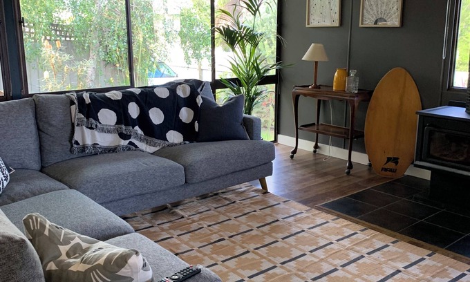 Apollo Bay Casa | Murray's Shack 500m from the Beach, Pets Welcome, Perfect for Families or Groups