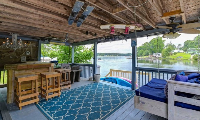 Leesville Casa | Murray Shores Getaway w/ Kayaks + Sea-Doo for Rent