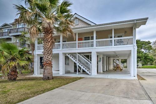 Garden City Apartamento | Murrells Inlet Upstairs Unit 1 Block to Beach!