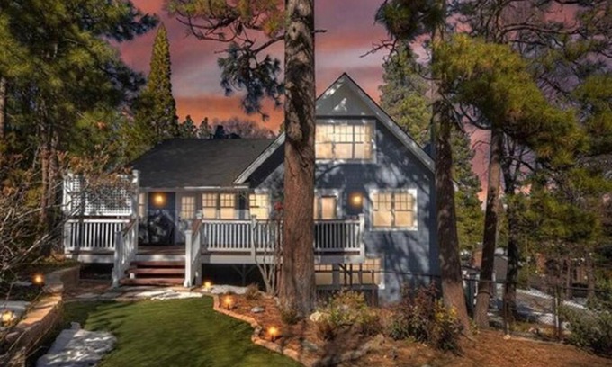 Lake Arrowhead Casa | Musical Home-LargeFamily-HotTub-GameRoom-GatedYard-Karaoke