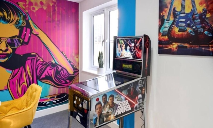 Hatfield Apartamento | MusicVibes Apartment CITY CENTRE,PRIVATE PARKING,NETFLIX,WIFI PINBALL MACHINE