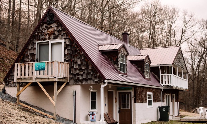 Tennerton Cabina | Muskie-Lounge River Retreat! Secluded getaway.