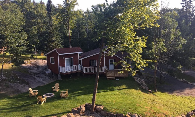 Utterson Cabaña | Muskoka Cottage Living - Mary Lake