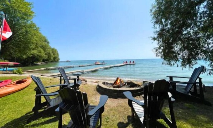 Big Bay Point Cabaña | Muskoka Gem | Kayaks, Firepit, BBQ & Sandy Shore