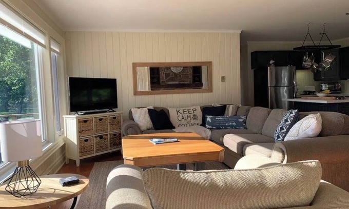 Muskoka Lakes Cabaña | Muskoka Island Paradise! Sleeps 12