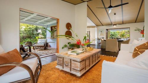 Bangalow Casa | Mustique - 3 BR Caribbean-inspired village retreat
