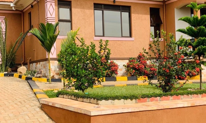 Central Kampala Casa | Muvawala Lakeside home