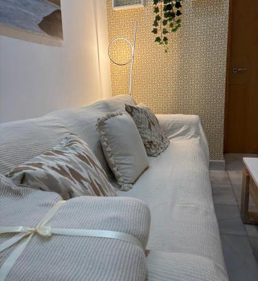 Nervion Apartamento | Muy bonito apartamento en Nervión de dos habitaciones y dos baños con patio privado