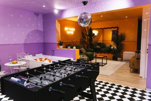 Manage Casa | My Funky House - Jacuzzi, Sauna, billard, cinéma, Nintendo Switch, jeux, filet suspendu