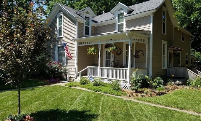 Emporia Casa | My home is your home! Casual Kansas living at its best!
