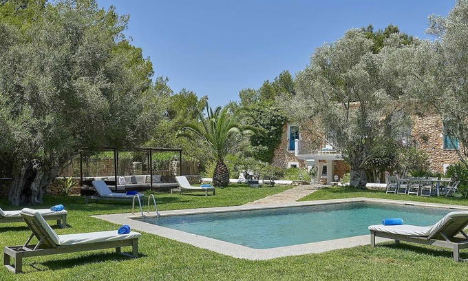 Can Furnet Villa | Villa en Santa Eulalia Del Río con 6 habitaciones, capacidad 12