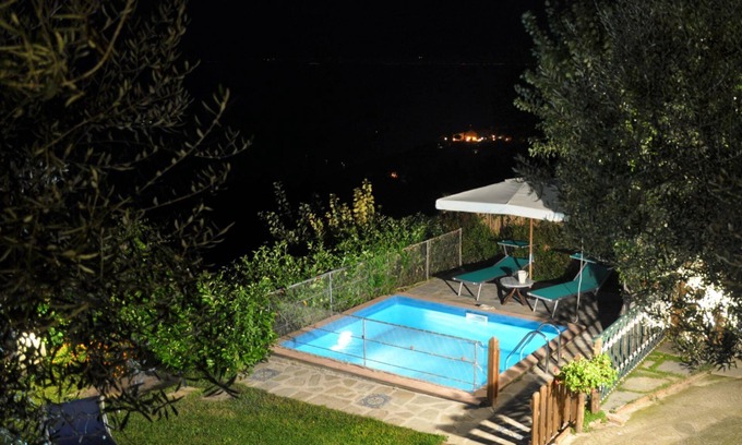 Termini Apartamento | Casa '2 ulivi', amplio y luminoso, con vistas al mar, solarium, piscina privada