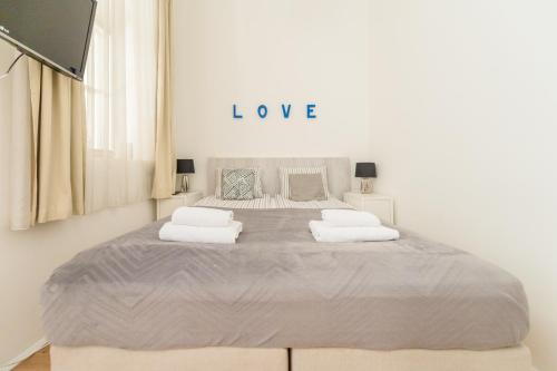 Nepszinhaz negyed Apartamento | My Residence in Budapest