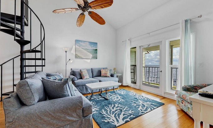 Port Charlotte Condominio | Myakka River 2/2 Private Waterfront Condo with Loft