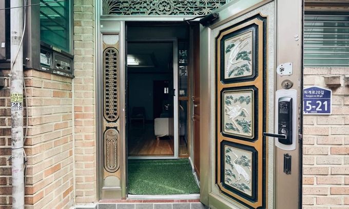 Pil-dong Casa | ✧MYEONGDONG MAGNIFICIENT✧3BDR + 1LIVING✧3MIN