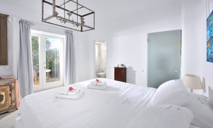 Ftelia Villa | Mykonos Central Room | Superior Double Room | Double Room with Ensuite Bathroom | Garden View | Ftelia
