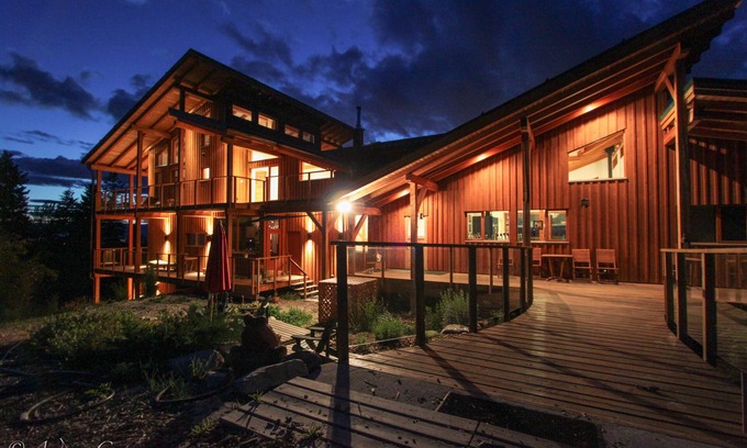 Central Okanagan Cabina | Myra Canyon Lodge + Ranch