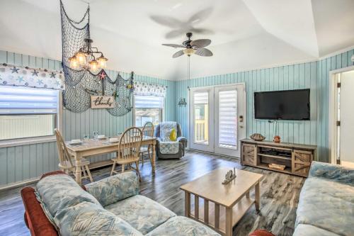 Myrtle Beach Casa | Myrtle Beach Cottage, Walk to Pools and Beach!