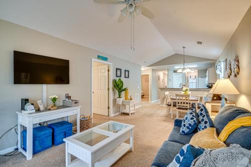 Carolina Forest Apartamento | Myrtle Beach Golf Course Condo with Pool Access!