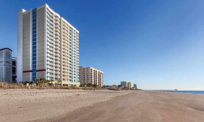 Cherry Grove Beach Complejo | Myrtle Beach, SC: 2 habitaciones Deluxe Boulevard View: Lazy River, Beach & More!