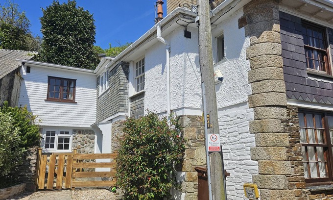 St. Mawes Cabaña | Myrtle Cottage - sleeps 4 guests in 2 bedrooms