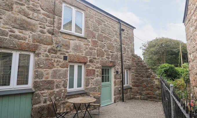 Brane Casa | MYS HEDRA FARM, pet friendly, with pool in St Buryan