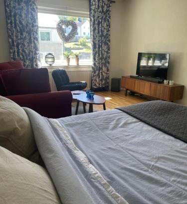 Uddevalla Apartamento | Mysig lägenhet, nära det mesta!