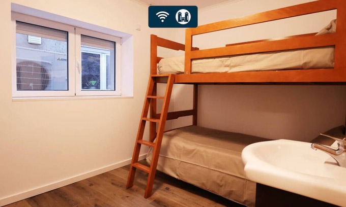 Montalegre e Padroso Apartamento | MyStay - Casa Miná 2 | Bunk Bed | Shared Room