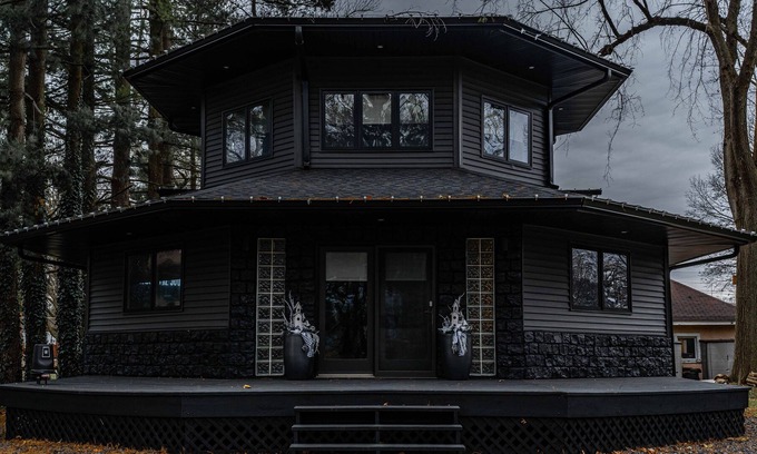 Lincoln Casa | Mysterious Black Lincoln, IL Octagon Goth House